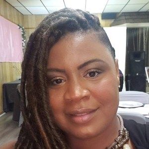 Meet your Posher, Monique
